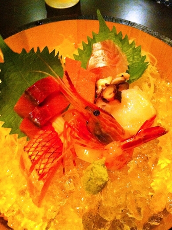 はす家にて刺身盛合せ