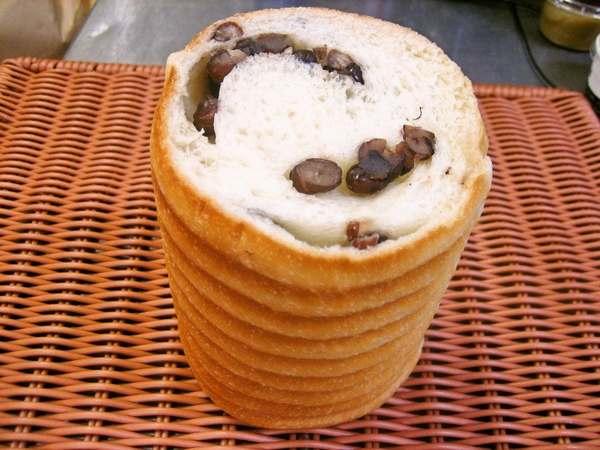 大納言鹿の子豆を,ふんだんに使い、お豆好きには、たまらない