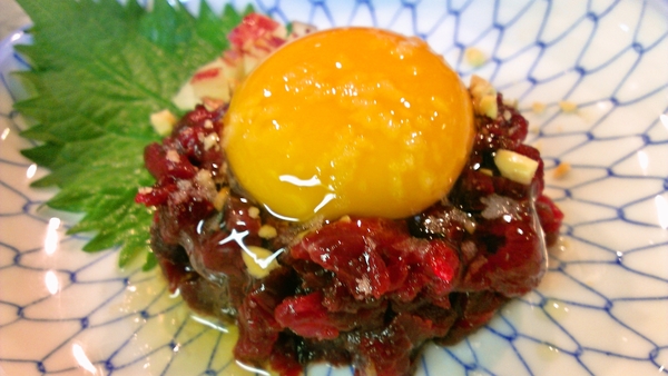 鯨のユッケ