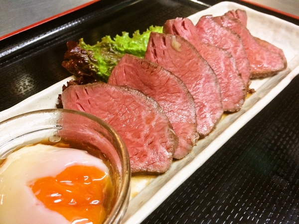 ローストビーフ 温玉黒糖ソース