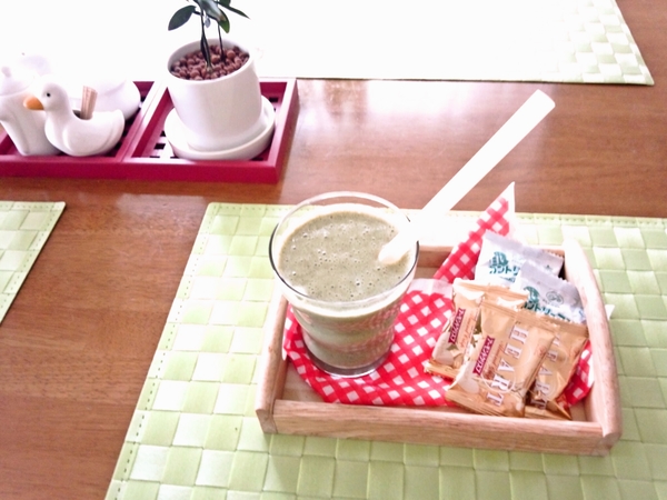 グリーンスムージーとおやつ