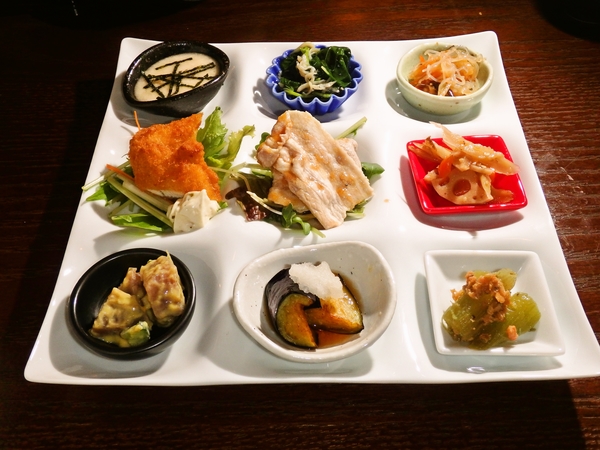 和食酒場　煮っこり　「ランチナインプレート」