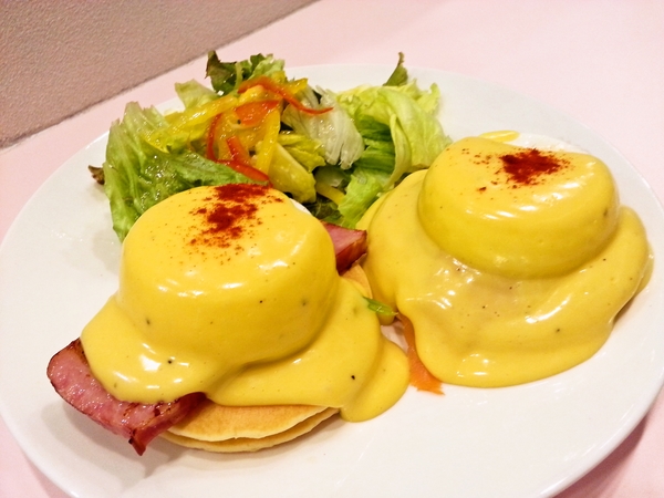 エッグベネディクトパンケーキ