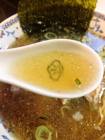 スープは清湯豚骨+魚介