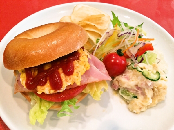 Bar T-38 Talon 「ベーグルサンドのワンプレートランチ」