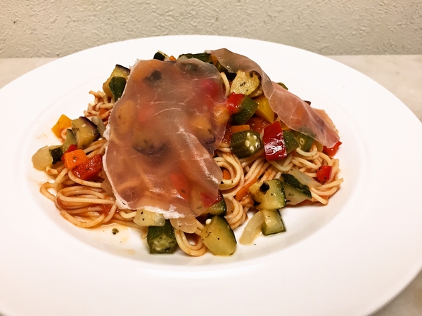 冷製夏野菜のスパゲッティ 生ハム添え