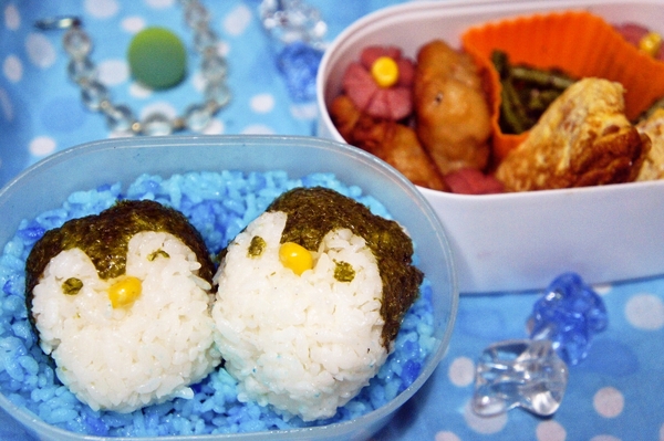 夏にピッタリなデコ弁！簡単で可愛いまん丸ペンギン