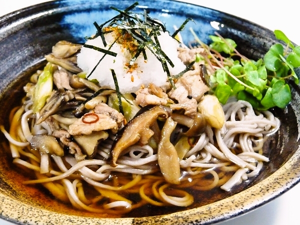 きのこと豚肉の炒め煮そば