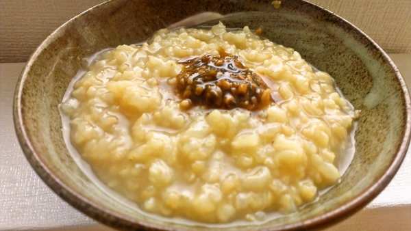 野辺地町名物、カワラケツメイの茶粥