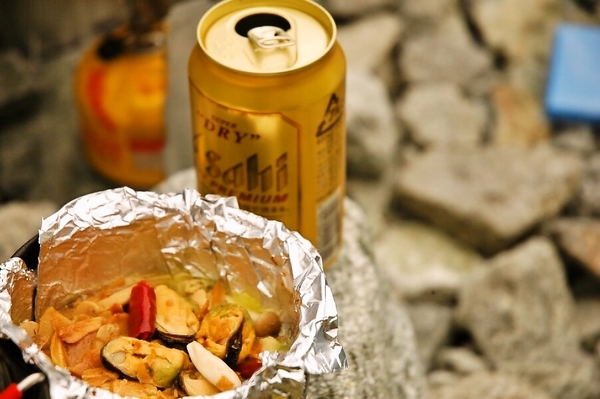 お山で乾杯☆缶つまアヒージョ