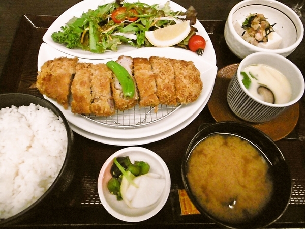 三元豚のロースかつ定食