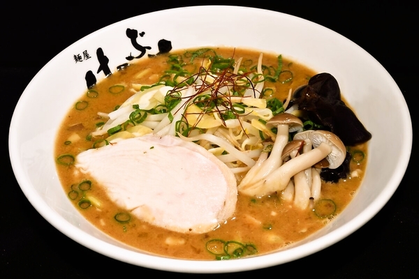 「十月の邂逅　きのこと栗の味噌らーめん」　麺屋　裏はやぶさ