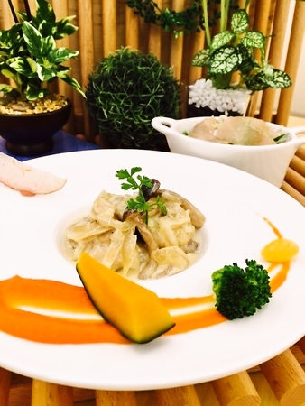 鶏もも肉のオージュ谷風（スープ・プチ生ハムサラダ付）