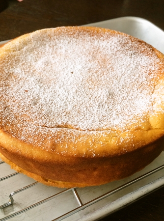 娘が幼稚園で掘ってきた芋を使ってチーズケーキに