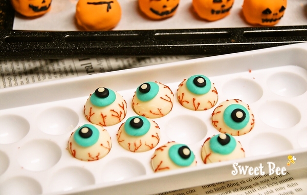 ハロウィン　目玉チョコ