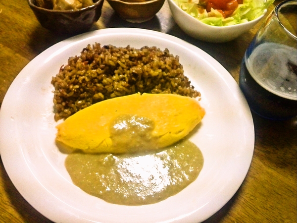 パエリア風カレーピラフon ｺﾞﾙｺﾞﾝｿﾞｰﾗｿｰｽオムレツ