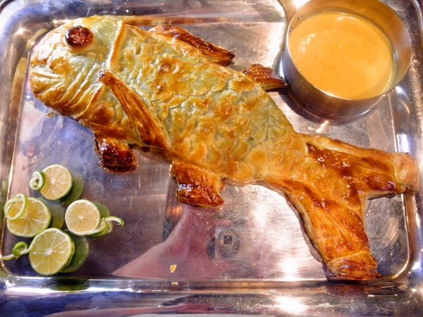 真鯛のパイ包み焼き ショロンソース