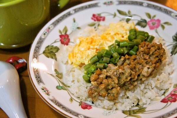 目指せ健康美人！栄養満点なスタミナ三色丼