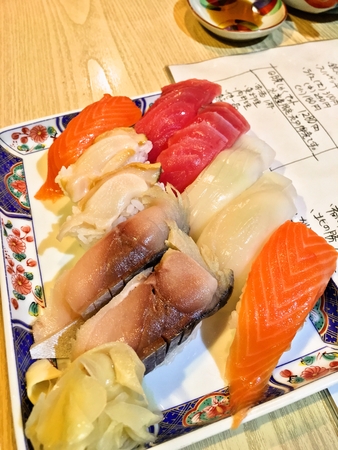 釧路寿司酒場笑楽　おまかせ握り10貫1200円