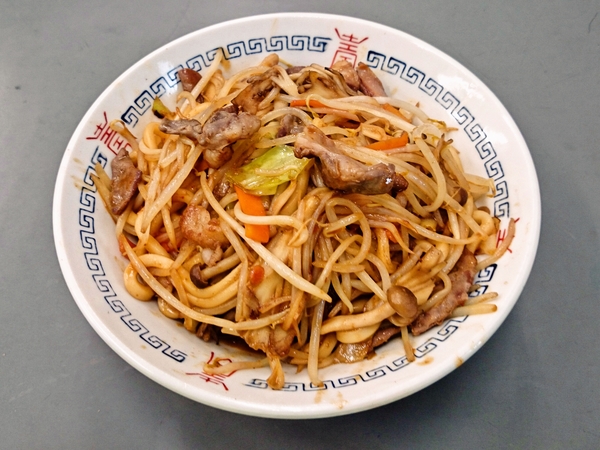 赤センでホルモン焼うどんを作ってみた♪