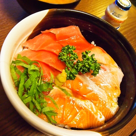 海鮮丼。