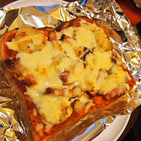 ジャーマンポテトマヨピザトースト。