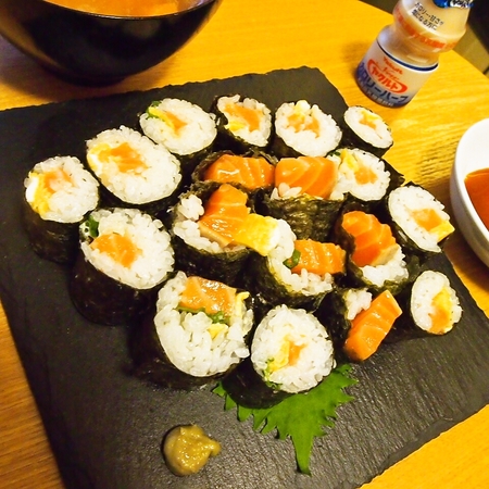 サーモン巻き寿司。