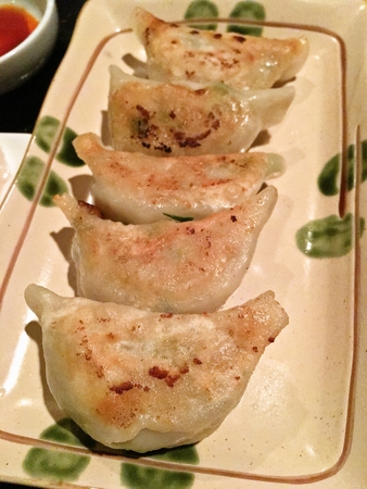 釧路居酒屋おれん家の特製餃子