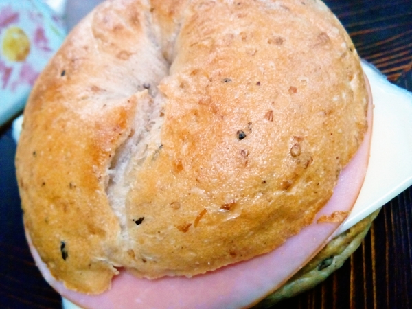朝食にベーグルサンド♪