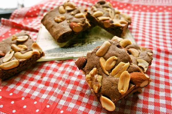 病みつき注意！男子を虜にしたナッツチョコケーキ♪