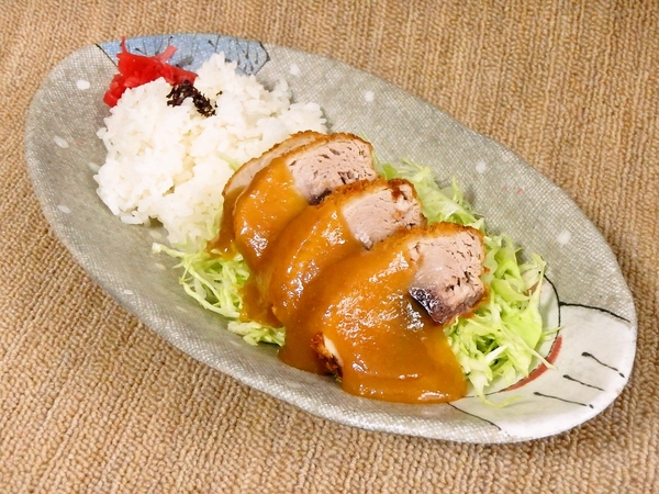カツオのみそカツ丼