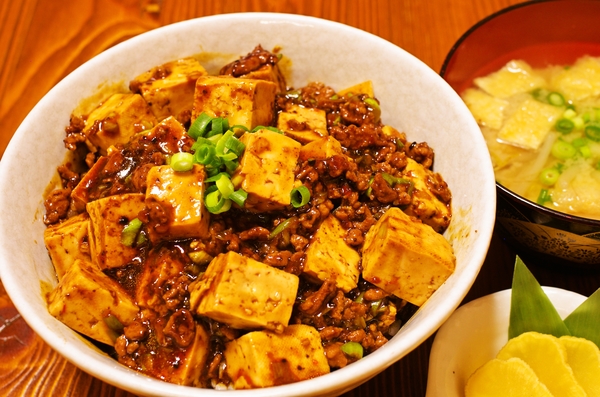 鹿児島産黒豚ひき肉とちょっと硬めの木綿豆腐の麻婆丼