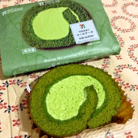 セブンイレブン宇治抹茶のロールケーキ
