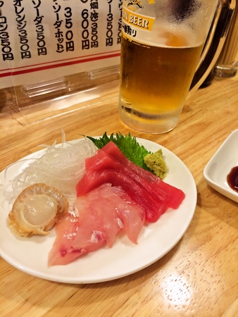 六実駅そば、立ち飲み・ひでのお刺身350円