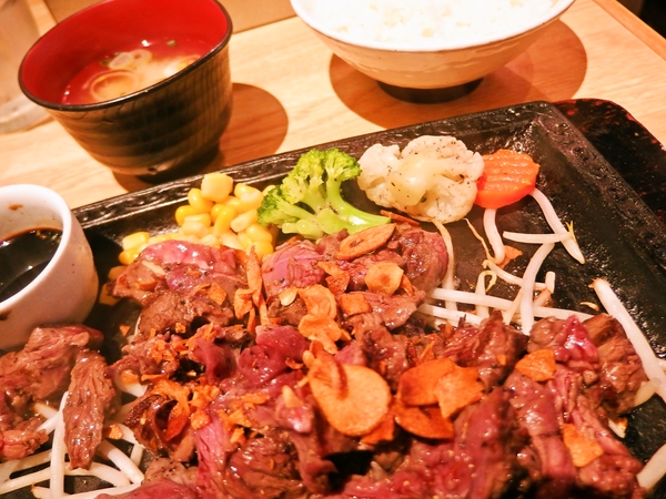 荻窪ビフテキ屋まるりの中落ちステーキ定食肉１.５倍　９９０円（税別）