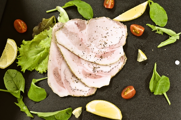 苫小牧産の豚肉を使ったローストポーク