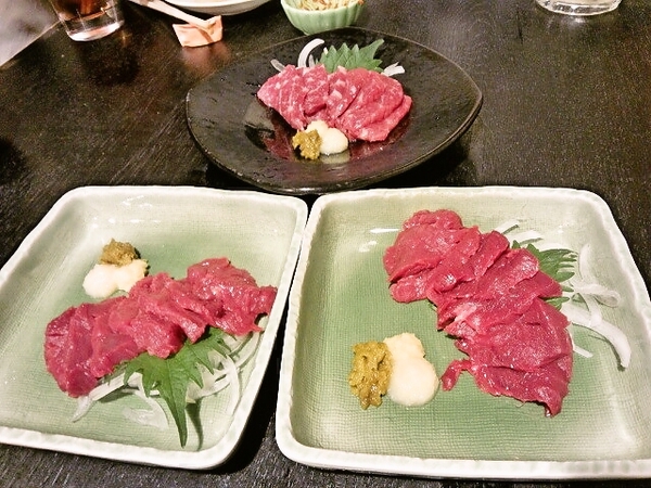 桜肉の赤身と霜降りと。
