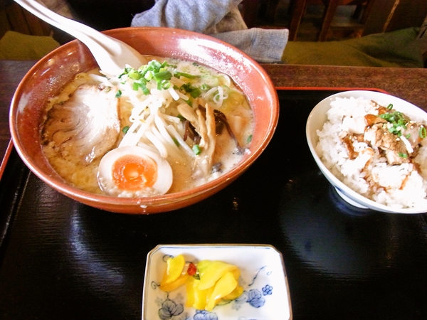海道　とんこつ醤油チャッチャ系