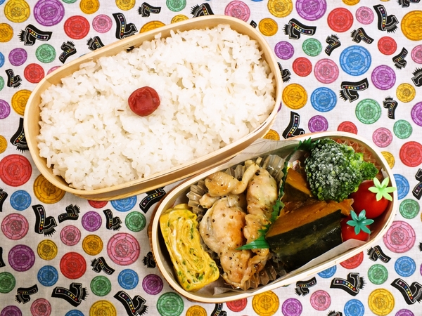 鶏肉のレモンソテーと南瓜の煮物弁当1