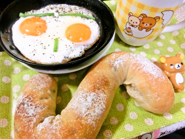 目玉焼きと、天然酵母パン