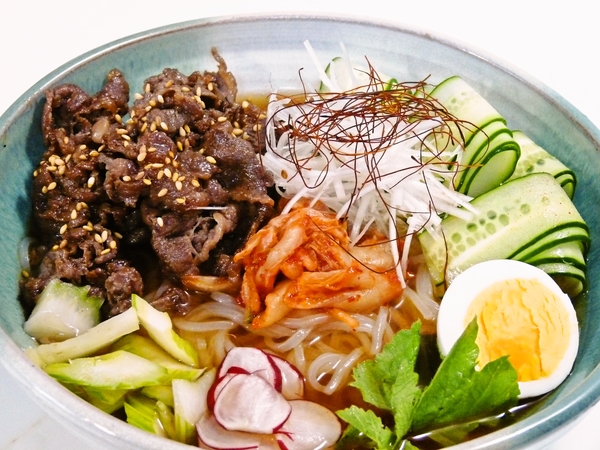 牛肉の甘辛煮のせ冷麺