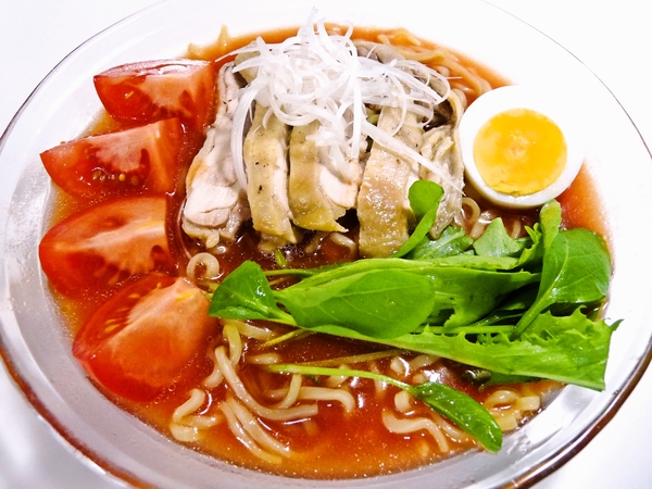 蒸し鶏のトマト冷やし麺