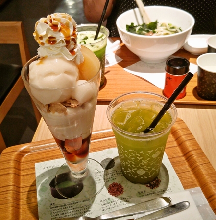 桃パフェと宇治煎茶☆