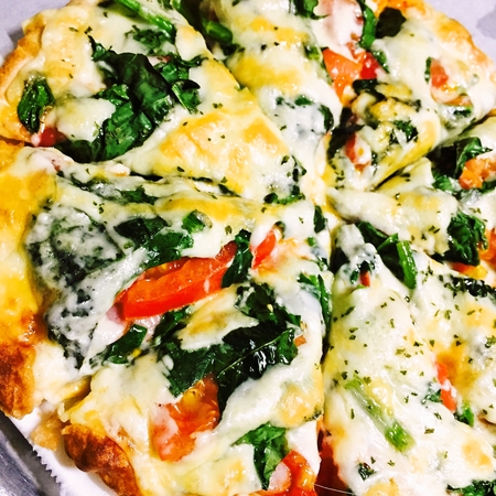 トマトとほうれん草のpizza