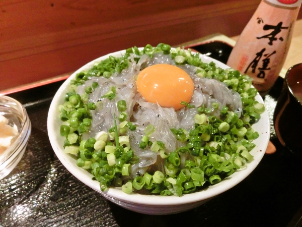 生しらす丼