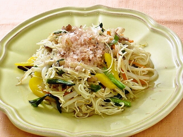 【簡単レシピ】野菜たっぷり沖縄の郷土料理「ソーミンチャンプルー」