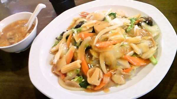 五目焼きそば　＠680円　　謎の中華料理店「四季紅」