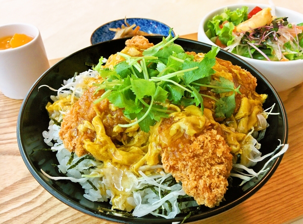 初めて見た！あんかけひれかつ丼！！