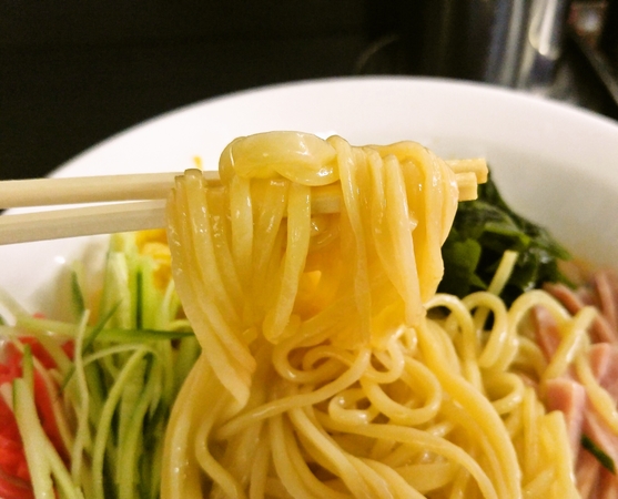 バンッ！と打たれる手打ち麺☆