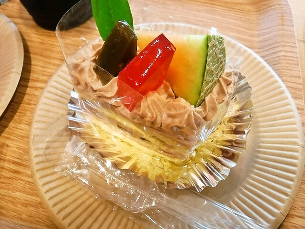 中西土佐　ストローベイルのケーキだよ